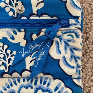 Blue lagoon vera bradley wallet| dark/ light blue